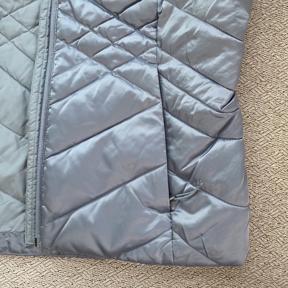 New• The North Face Puffer Vest - Picture 7 of 10